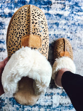 Load image into Gallery viewer, RTS: The London Cozy Slippers