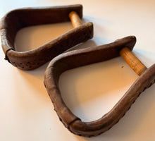 Load image into Gallery viewer, Vintage Stirrup Set
