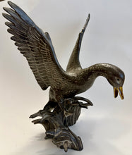 Load image into Gallery viewer, Vintage Cast Metal Duck