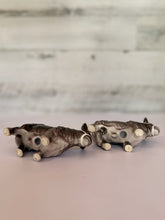 Load image into Gallery viewer, Vintage Angus Shakers