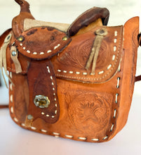 Load image into Gallery viewer, Vintage Saddle Purse