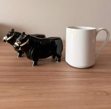 Load image into Gallery viewer, Large Angus Shakers