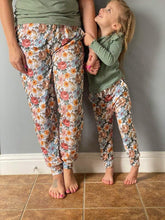Load image into Gallery viewer, RTS: Forever3am SPRING FLORAL JOGGERS!!!