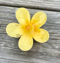 Load image into Gallery viewer, Flower Hair Clips